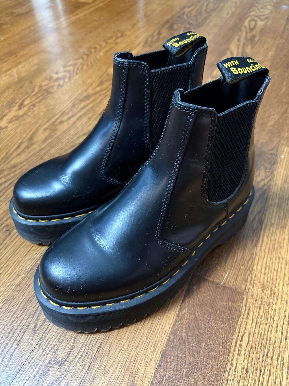 Dr, Martens 2976 Smooth Leather Platform Chelsea Boots in Black Women's Size 7